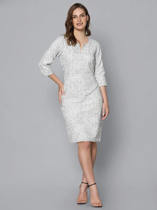 Time-Limited Offer Houndstooth Printed Shift Dress- White