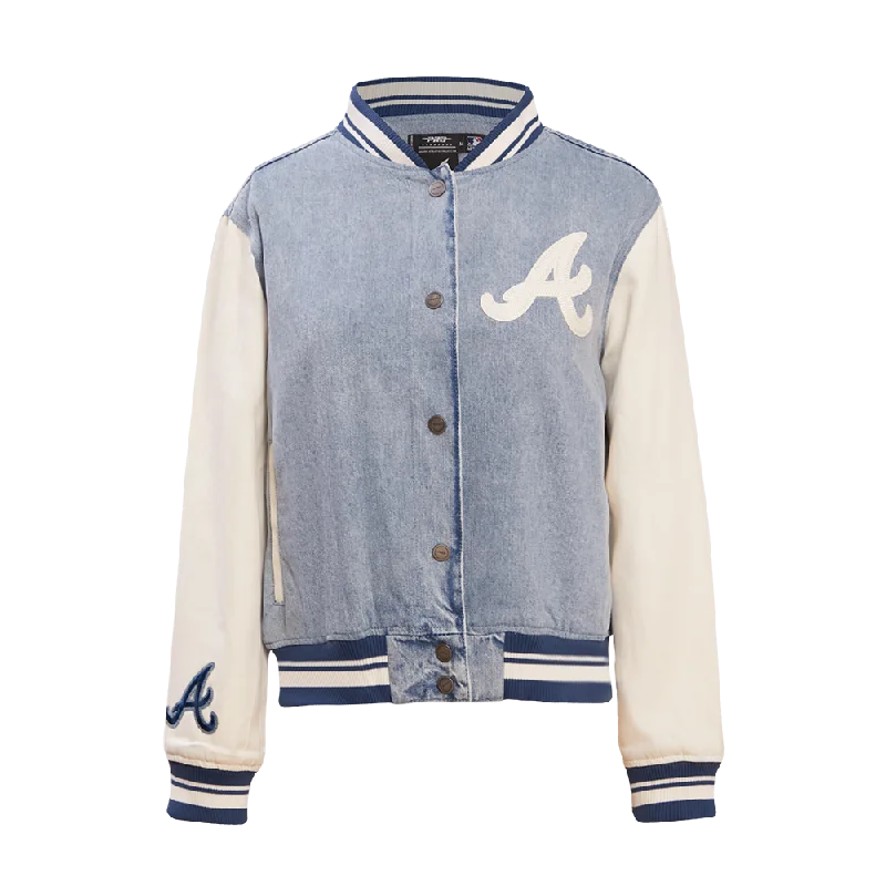 CHAMARRA DE MEZCLILLA MLB ATLANTA BRAVES VARSITY BLUES PARA MUJER